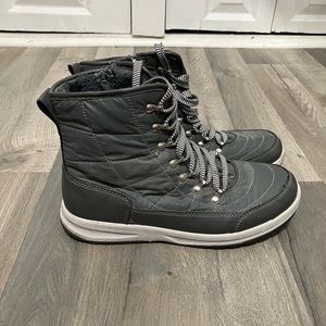 Weatherproof gray winter boots. Slightly used.